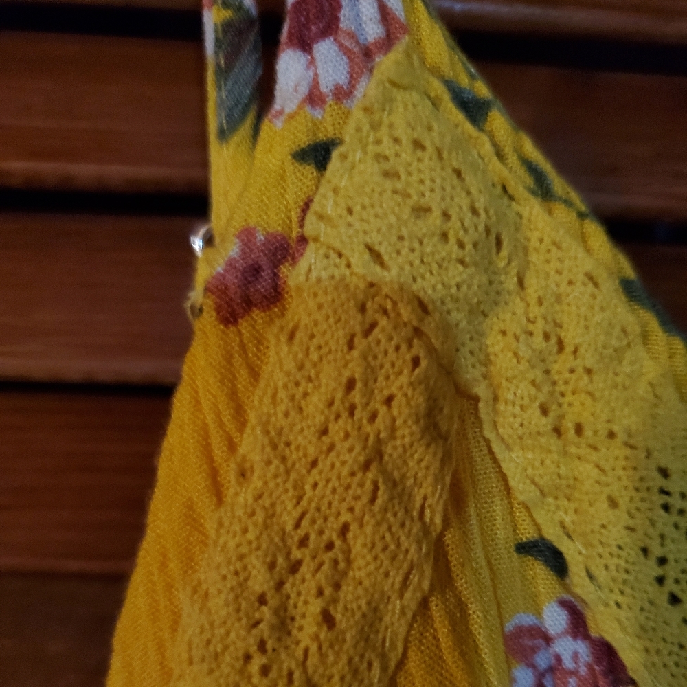 Yellow Top - Picture 6 of 8